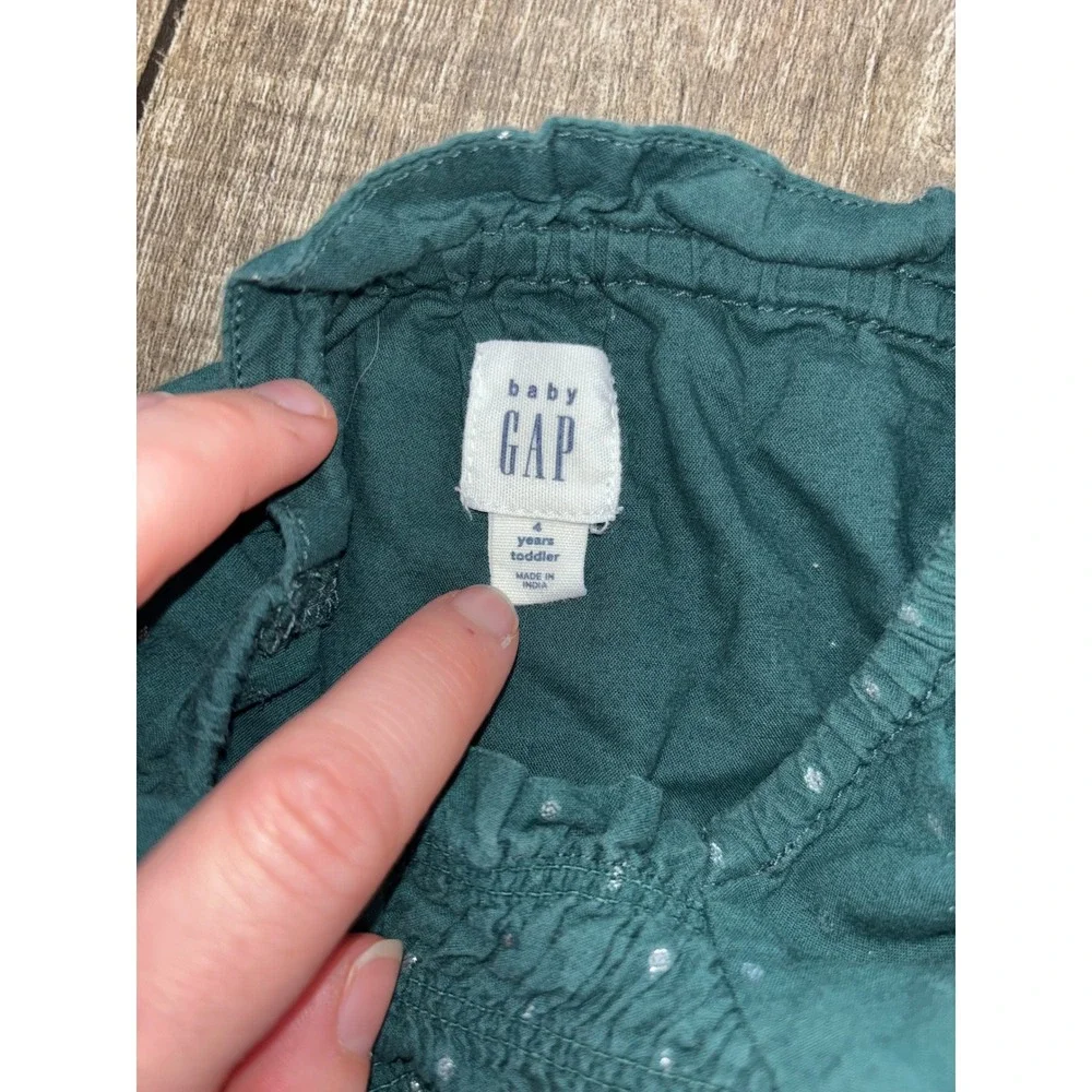 GAP dark green